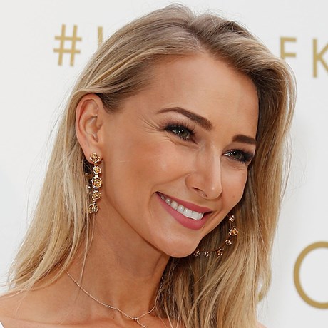 How To Get Your Best Faux Glow Ever With Makeup - Anna Heinrich