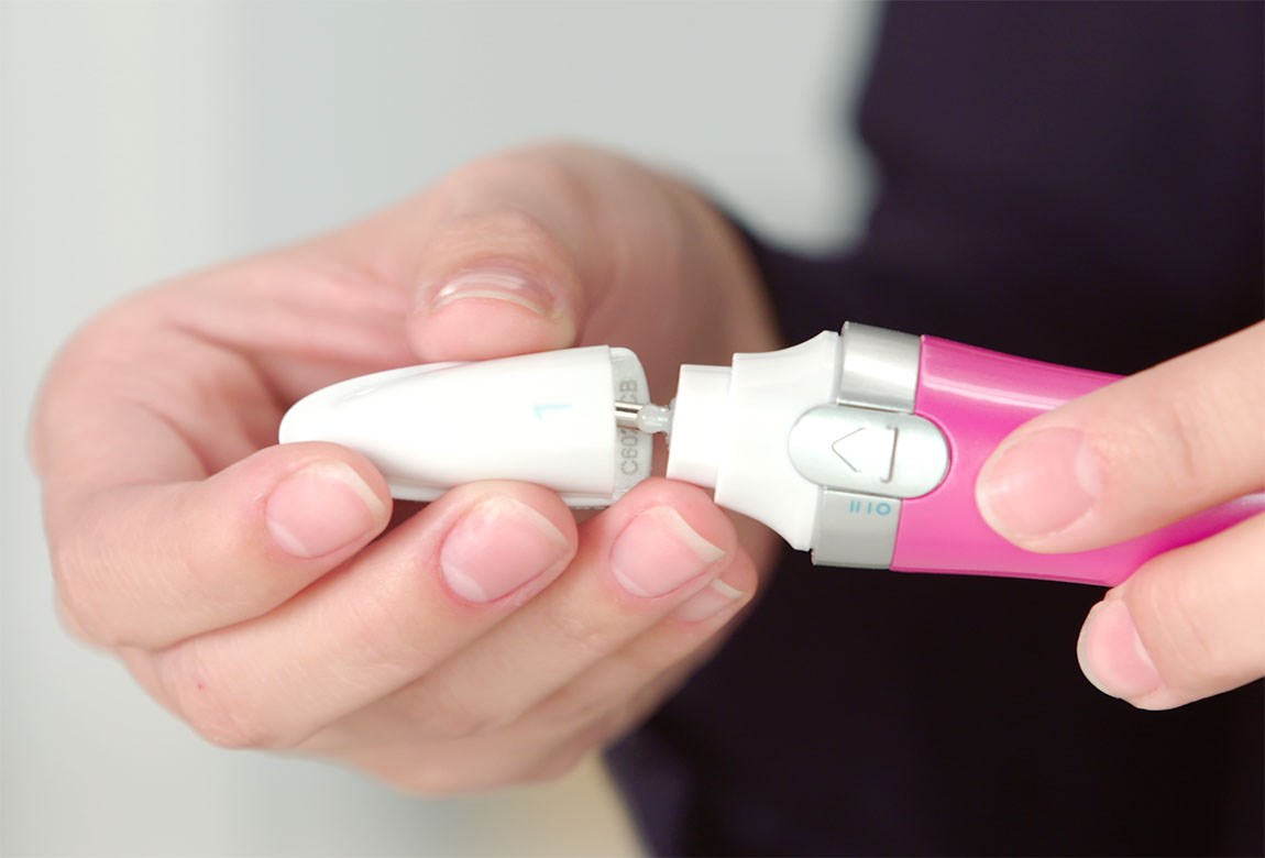 How To Use Scholl's Electronic Nailcare System | BEAUTY/crew