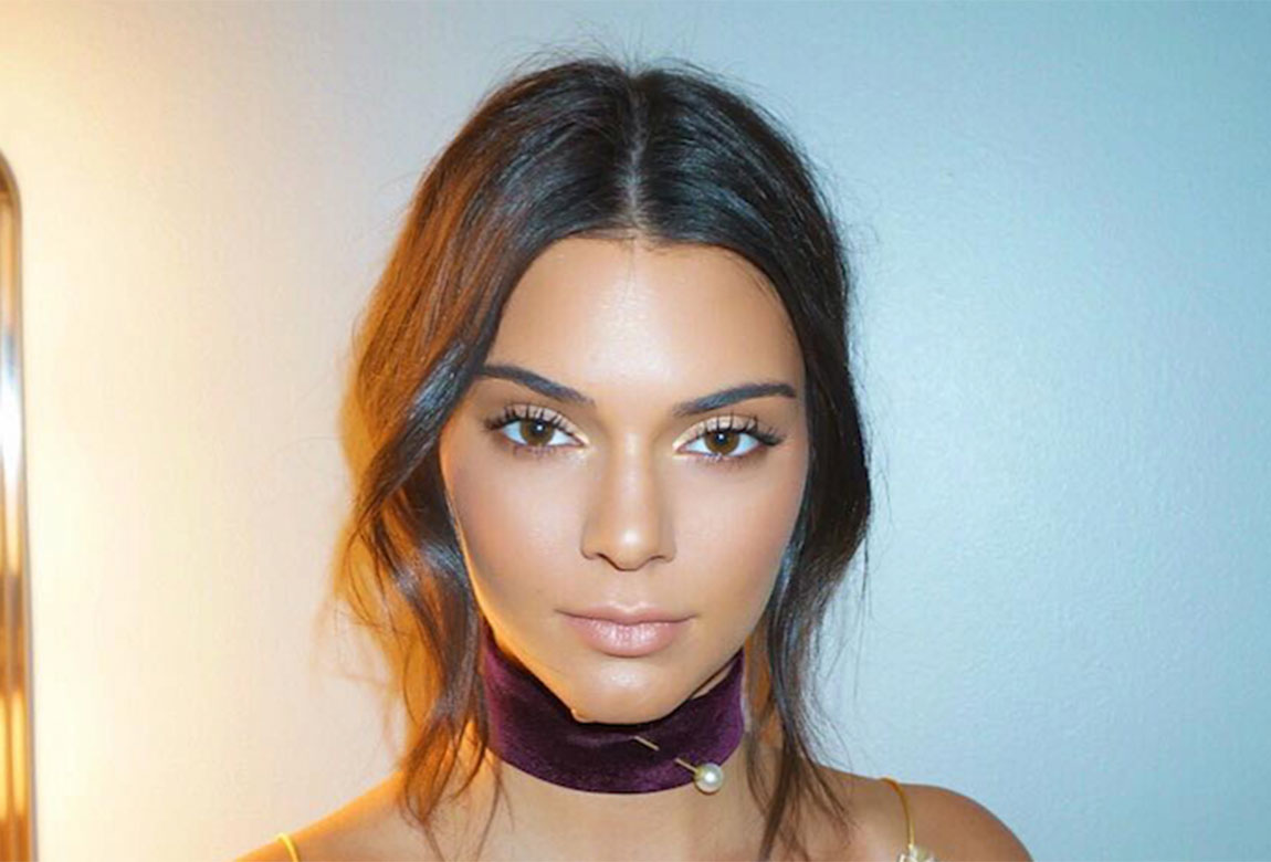 A Hot Eye Makeup Look to Copy From a Victoria's Secret Model (Just