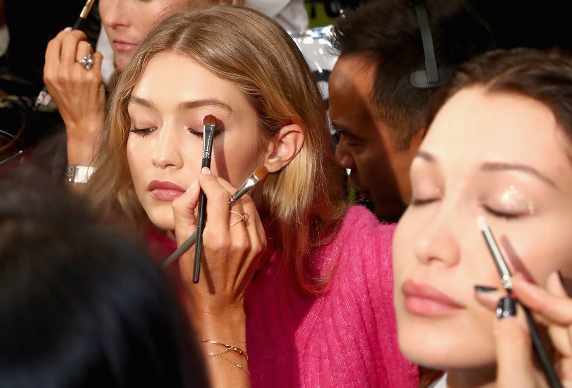 how-to-apply-your-eyeshadow-according-to-your-eye-shape-beauty-crew