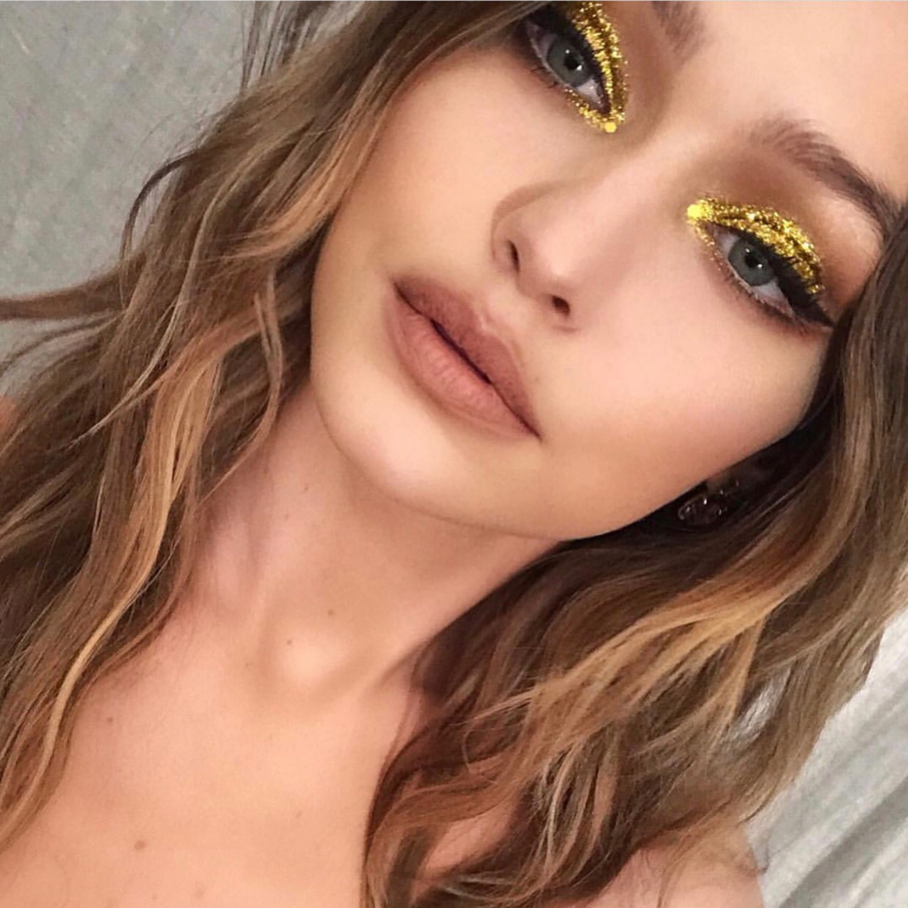 gold eyeshadow makeup