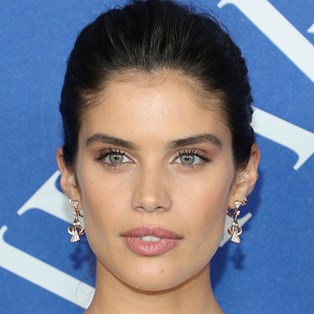 Professional Treatments For Thicker Brows - Sara Sampaio