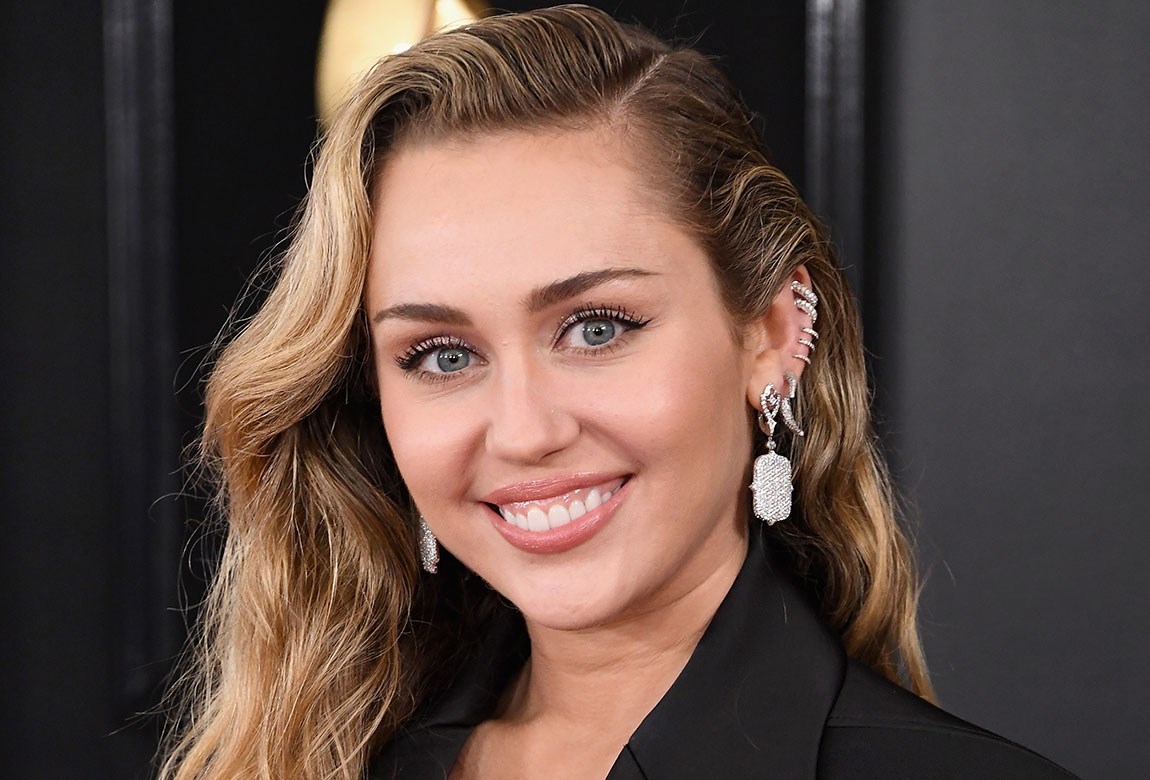 The Best Beauty Looks Straight From The 2019 Grammy Awards | BEAUTY/crew