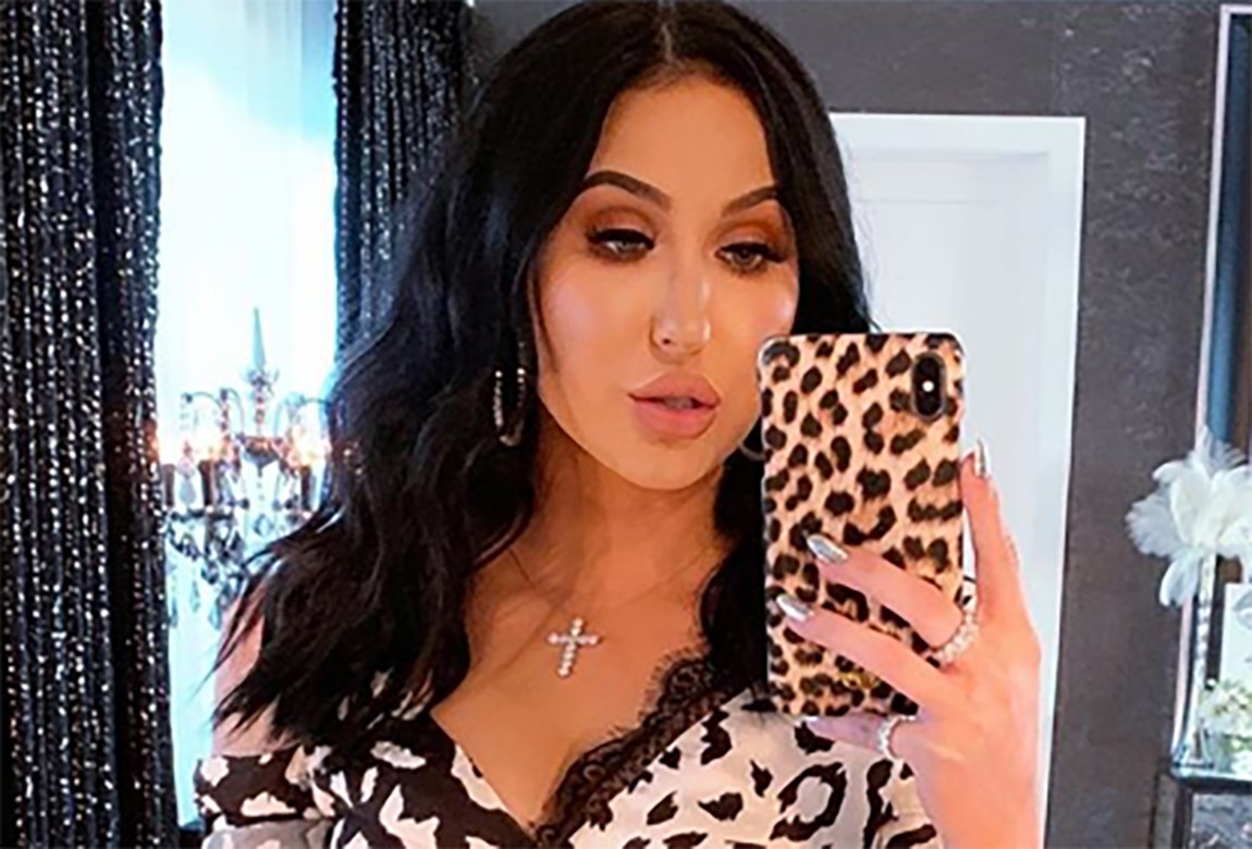 Jaclyn Hill promises lipstick refunds to fans after 'contamination