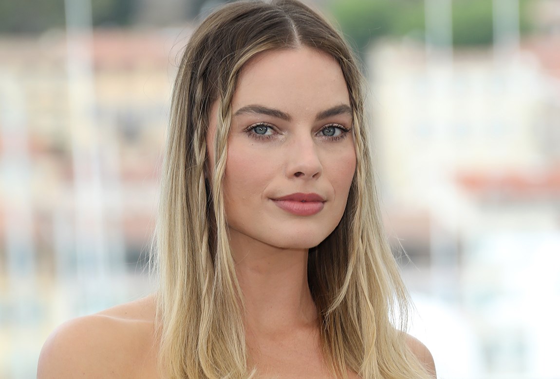 Margot Robbie’s Orange Eyeshadow Look Is Everything | BEAUTY/crew