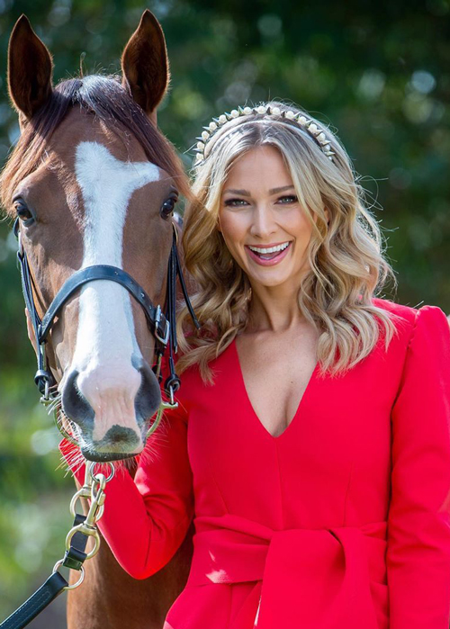 Anna Heinrich s Best Hairstyles For Spring Racing Season BEAUTY crew