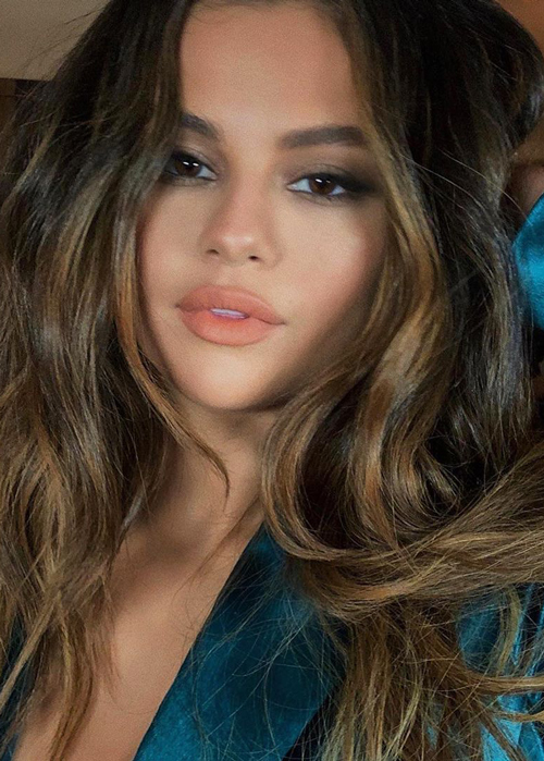 Selena Gomez S New Haircut Is Giving Us Major 70s Vibes Beauty Crew