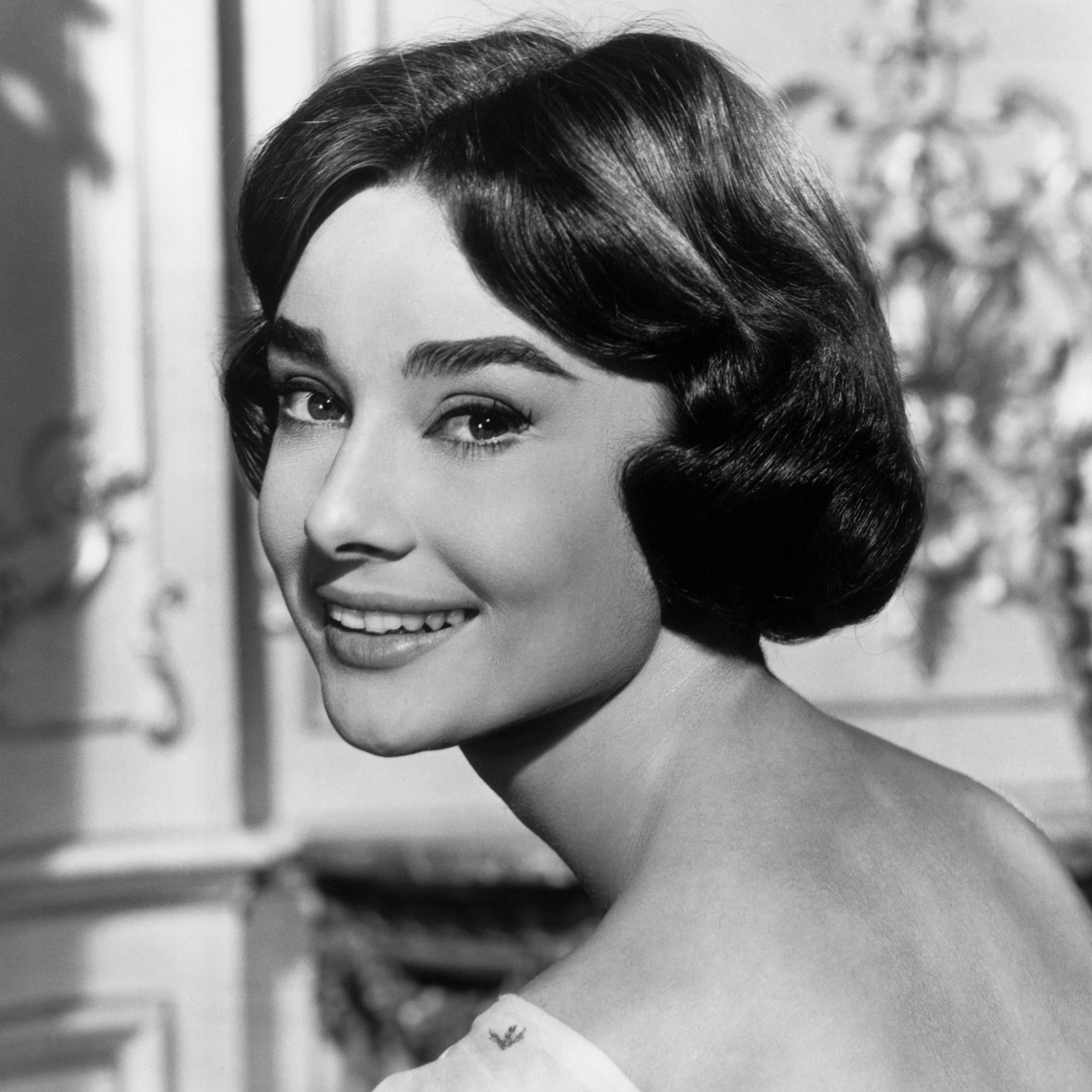 OK 7   Audrey Hepburn Iconic Hairstyles Love In The Afternoon 