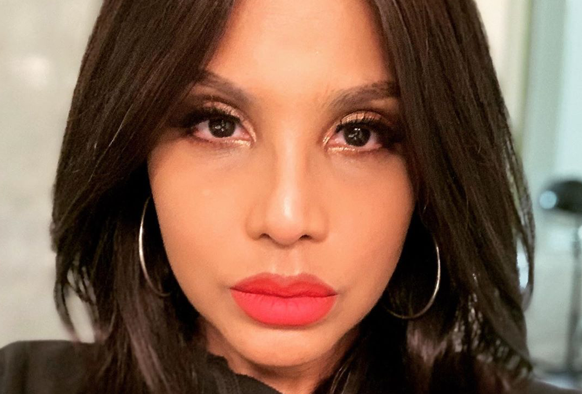 Toni Braxton Skincare Secrets: Vibrator Facial Massage Tool | BEAUTY/crew