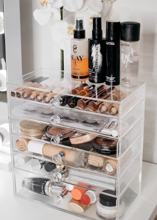 STORi Clear Plastic Vanity Makeup Organizer | 6-Compartment Holder for  Brushes, Eyeshadow Palettes, & Beauty Supplies | Curved Front Design | Made  in