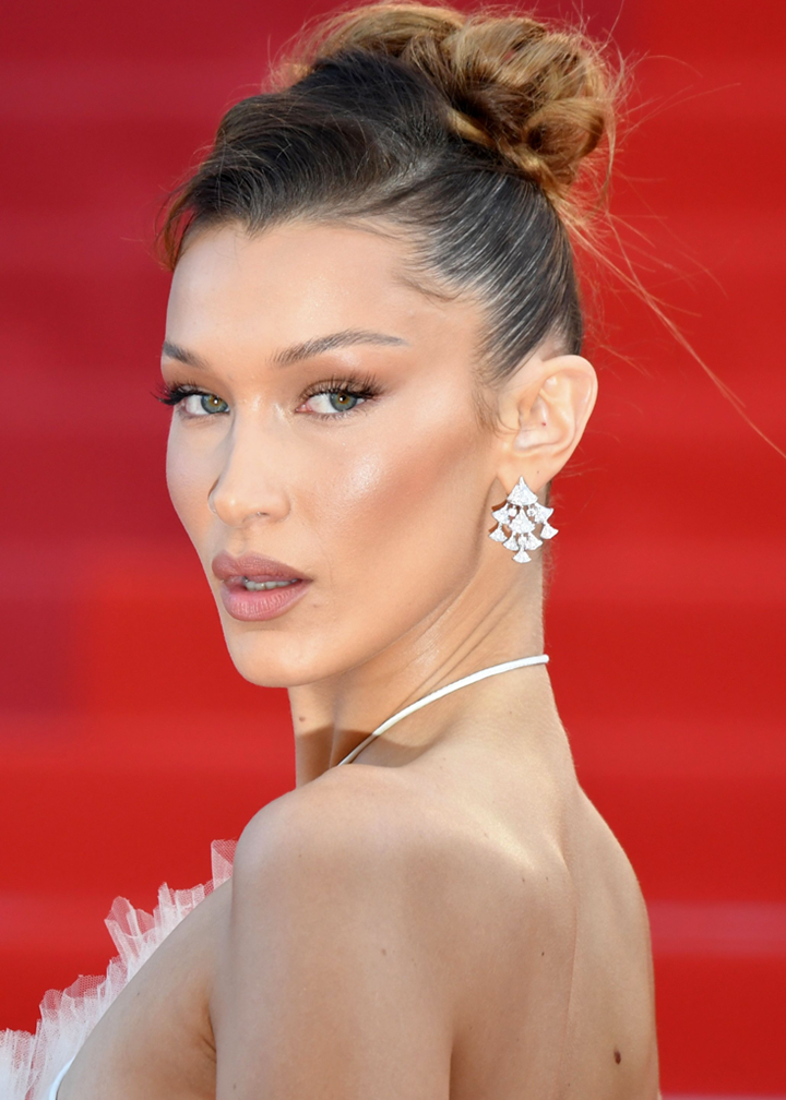 Did Bella Hadid Get Jawline Plastic Surgery? Fans On Instagram Think So -  SHEfinds