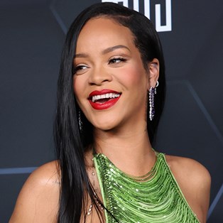 Rihanna No Makeup: See Every Photo of Rihanna Without Makeup | BEAUTY/crew