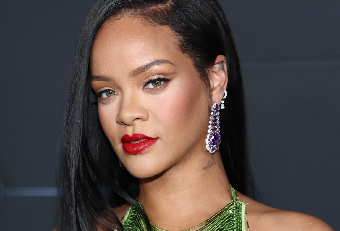 How To Highlight Like Rihanna, According To Her Makeup Artist | BEAUTY/crew