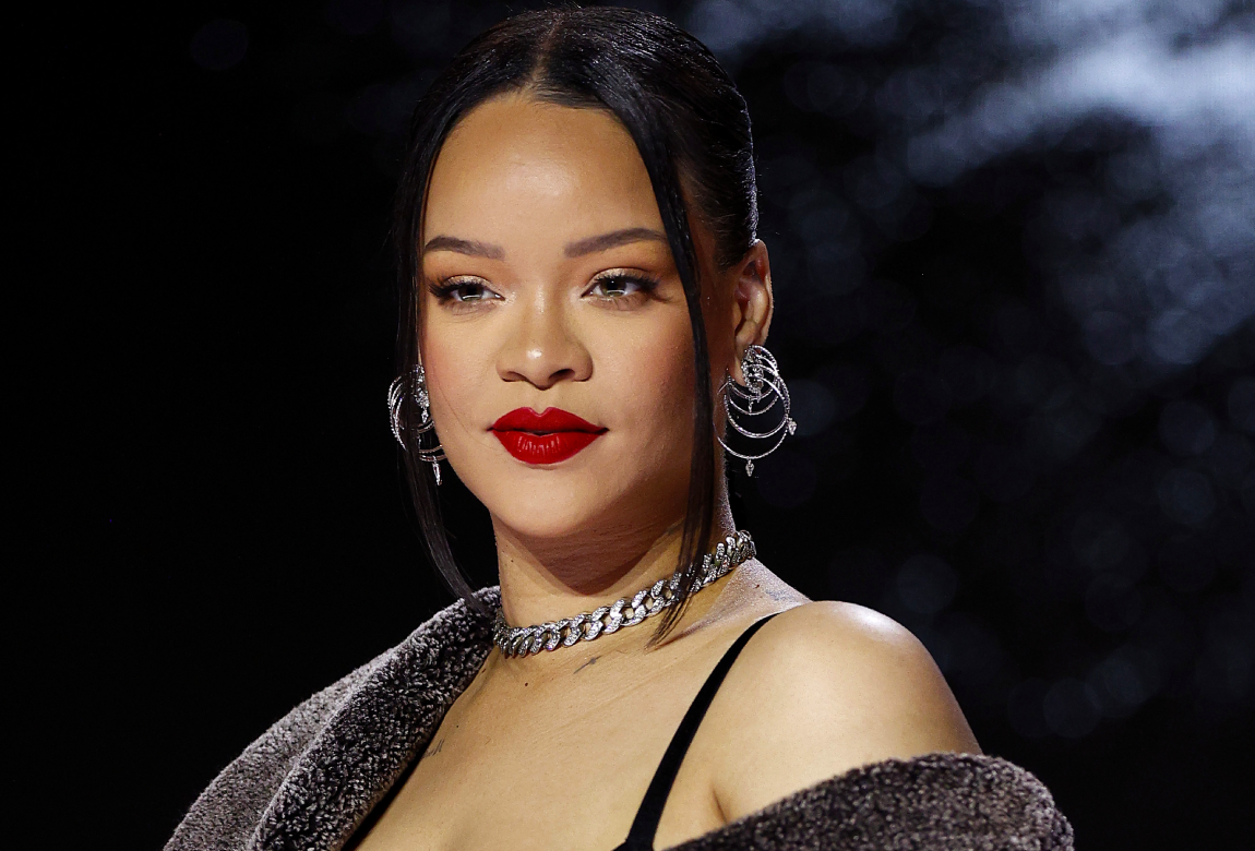 Rihanna's In-Flight Essentials: Rihanna Shares Her Travel Beauty ...